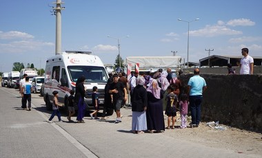 Tarım işçilerini taşıyan kamyonet ile otomobil çarpıştı: 1'i ağır, 5 yaralı