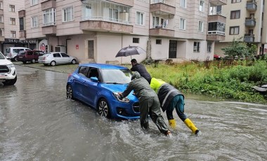 Artvin'de sağanak: Yollar göle döndü