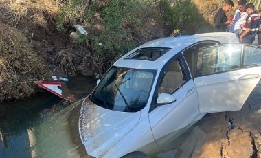 Bodrum'da içme suyu isale hattındaki patlama nedeniyle yol çöktü