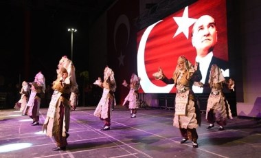 Bornova’da halk dansları rüzgarı esti