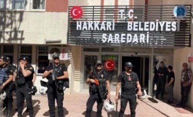 Hakkari Belediyesi'ne kayyum atanmasına siyasi partilerden tepki yağdı: 'Karar 5 Haziran'daki davayı etkilemeyi amaçlıyor'