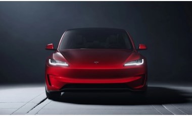 Tesla, farlarda iyileştirmeler ve daha fazlasını içeren yeni yazılım güncellemesini yayımladı