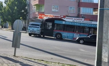 Elazığ’da halk otobüsü ile kamyonet çarpıştı: 9 yaralı