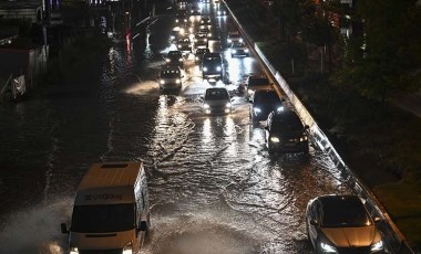 Ankara'da sağanak yağış hayatı olumsuz etkiledi: ABB'den açıklama geldi