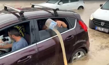 Ankara'yı sağanak vurdu... Yollar göle döndü!