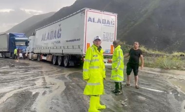 Erzincan-Sivas kara yolunda heyelan ve kaza: 1 ölü, 2 yaralı