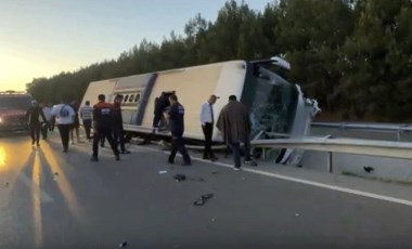 Uşak'ta yolcu otobüsü devrildi: 11 kişi yaralandı!