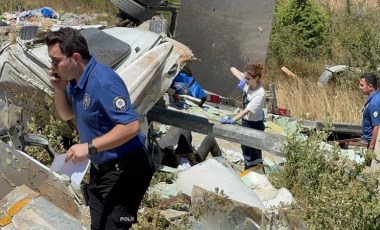 Kuzey Marmara Otoyolu’nda bariyerleri aşan kamyon şarampole devrildi: 2 yaralı