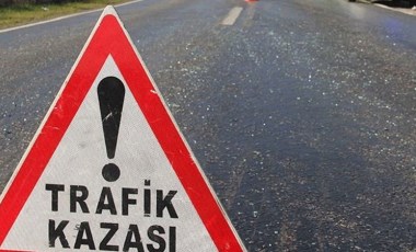 Mersin'de devrilen kamyonetteki 5 kişi yaralandı