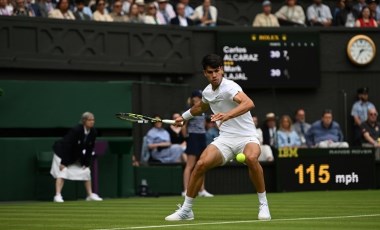 Wimbledon'da son şampiyon Alcaraz, ikinci tura yükseldi