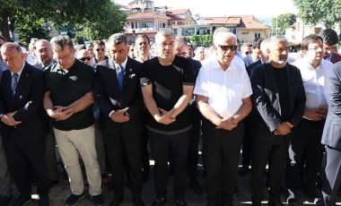 Çok sayıda siyasi isim yanında oldu: Gazeteci İsmail Küçükkaya'nın annesinin cenazesi defnedildi