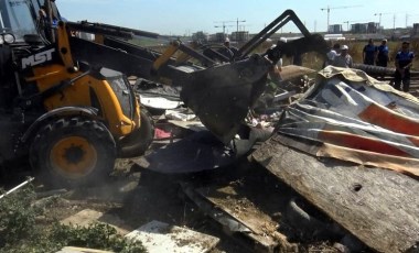 Avcılar'da kaçak baraka ve ahırlar yıkıldı