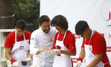 Ünlü İtalyan şef Danilo Kızılay’ın kampında depremzede öğrencilerle buluştu