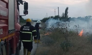 Erzin’de doğalgaz borusu üzerindeki otluk alanda yangın paniği!