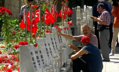 Edirnekapı'daki 15 Temmuz Şehitliği'nde ziyaretçi yoğunluğu