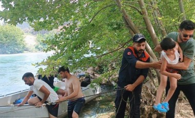 Dicle Nehri’nde mahsur kalan 10 kişilik aile kurtarıldı