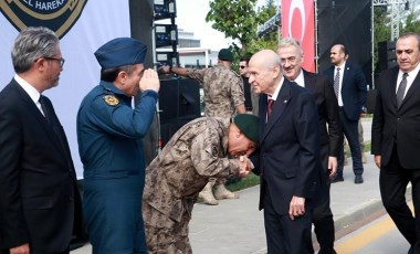 Bahçeli'den, Özel Harekat Başkanlığı'na ziyaret: Özel Harekat Başkanı elini öptü