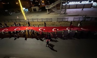 15 Temmuz yürüyüşü yapan gruba havai fişekli saldırı