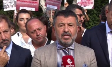 Vekillerden Meclis önünde ‘sokak hayvanları’ protestosu: ‘Sokaksa sokak, korkmayın, ne yapacaklar idam mı edecekler sizi?’