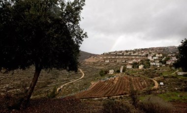 Batı Şeria'da Filistinlilere ait yüzlerce dönüm araziye el konuldu