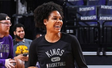 NBA'de Los Angeles Lakers'tan bir ilk: Yılın koçu ödülünü almıştı...