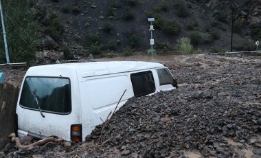 Erzurum'u sel vurdu: Okul, sağlık ocağı ve 10 ev hasar gördü