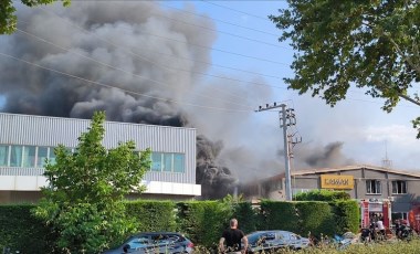 Bursa’da sandalye fabrikasında yangın