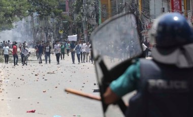 Bangladeş'te protestolar şiddetlendi: Yüksek Mahkeme geri adım attı