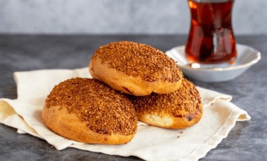 Enfes mayalı Simit Poğaça tarifi... Bayatlamayan yumuşacık simit tadında poğaça!