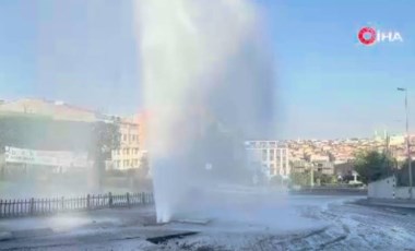 Güngören’de asfalt yenilemesi sırasında su borusu patladı: Fışkıran su metrelerce yükseldi