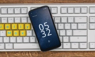 Dünyanın en küçük 5G akıllı telefonu yolda