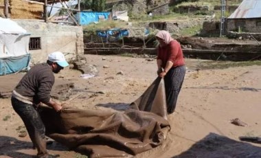 Erzurum’da sağanak sele neden oldu, ev ve ahırları su bastı