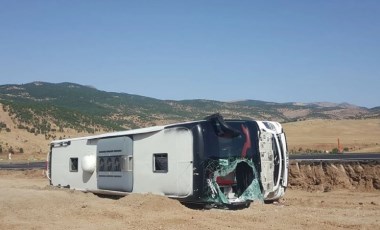 Bingöl'de yolcu otobüsü devrildi: 14 kişi yaralandı