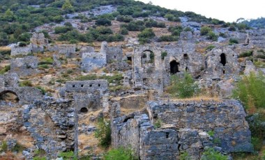 Antik kente yapılan uygunsuz binanın bir bölümü kaldırıldı: Anamur’daki beton yapı sökülüyor