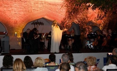 Katar’ın ilk kadın sanatçısı Türkiye’de ilk konserini verdi