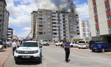 Kayseri'de apartmanın çatısında korkutan yangın!