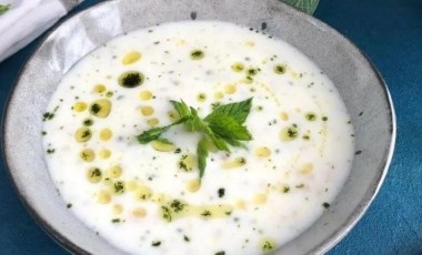 İçinizi serinletecek pratik lezzet: Ayran aşı çorbası tarifi...