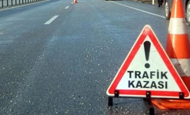 Büyükçekmece’de kaza yapan aracın arkasındaki yazı dikkat çekti