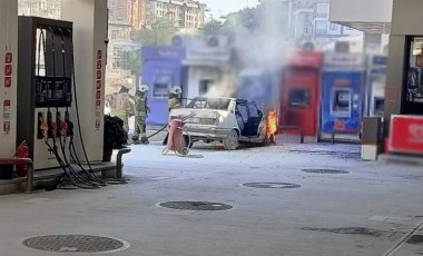 Üsküdar’da faciadan dönüldü: Otomobil akaryakıt istasyonunda alev aldı