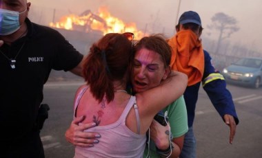 Yunanistan'da orman yangınları nedeniyle binlerce kişiye tahliye emri verildi