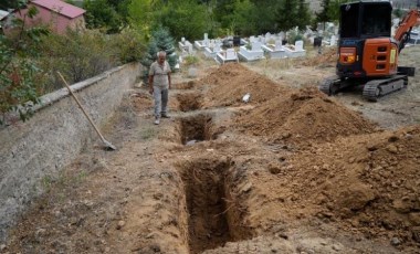 Mezarlar baraj nedeniyle sular altında kaldı: Yakınlarını 2. kez defnediyorlar