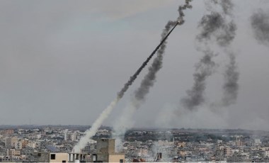 Tel Aviv'e saldırı düzenlendi: Kassam Tugayları iki roketle şehri hedef aldı!