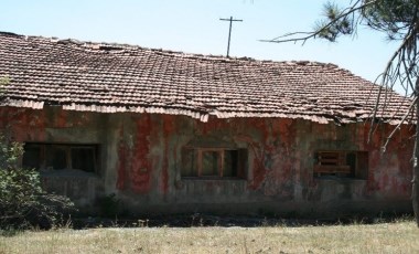 Tarihi enstitü gözler önünde çürümeye bırakıldı