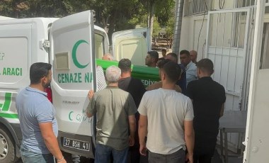 Park halindeki araca çarpan motosikletli genç hayatını kaybetti