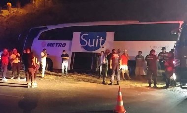 Aydın’da kontrolden çıkan yolcu otobüsü yan yattı: 1 ölü, 10 yaralı