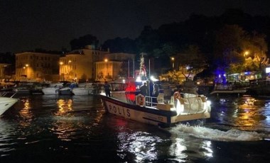 İstanbul Boğazı'nda 4 kişinin içinde olduğu tekne battı: 3 kişi ve 1 köpek yüzerek kurtuldu, 1 kişi kayıp!