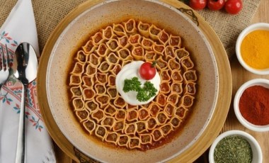 MasterChef tepsi mantı tarifi! Tepsi mantı nasıl yapılır, püf noktaları neler? İşte, enfes tepsi mantı tarifi...