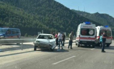 Isparta’da otomobil bariyerlere çarptı: 1’i bebek 4 yaralı