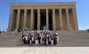 CHP Kadın Kolları Genel Başkanı Asu Kaya, 81 ilin başkanlarıyla Anıtkabir’i ziyaret etti...