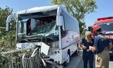 Arnavutköy’de şehir hastanesi personellerini taşıyan servis kazaya karıştı: 5 işçi yaralı